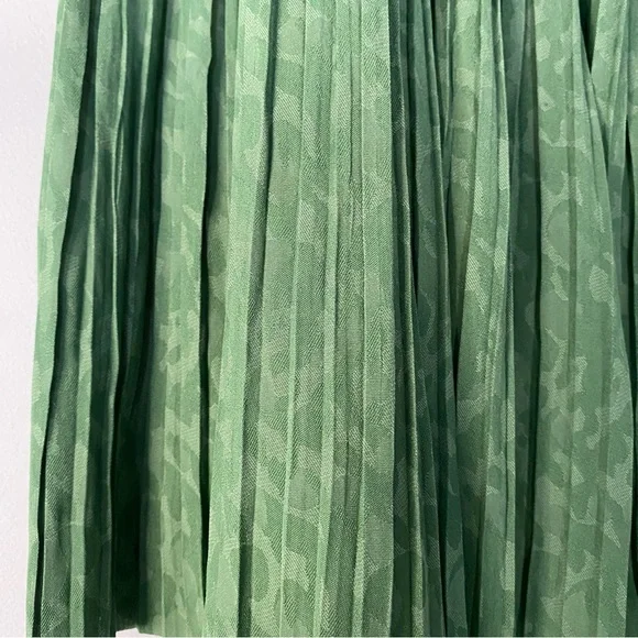 Current Air Anthropologie Jacquard Pleated Mini Skirt in Leaf Green - Picture 6 of 9